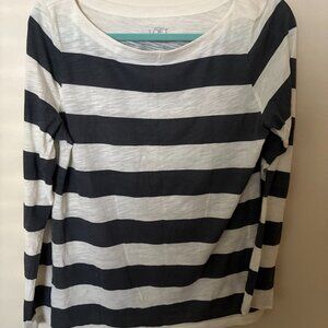 Ann Taylor Loft Top, size Large. Dark grey and white.